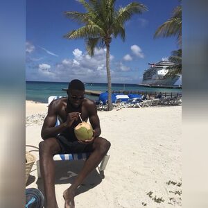 gusti, online dating profile photo