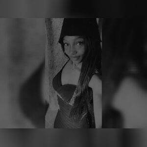 debbii, online dating profile photo