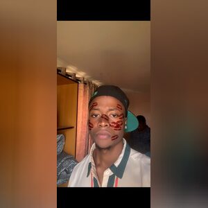 iamola, online dating profile photo