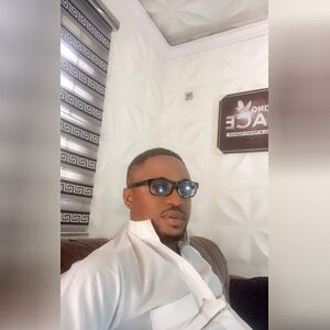 stockboy, online dating profile photo