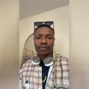umoh28, online dating profile photo