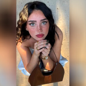 _violet, online dating profile photo