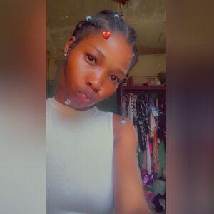 qweenhal, online dating profile photo