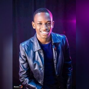 divineze, online dating profile photo