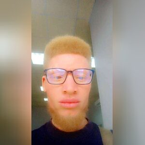 petecele, online dating profile photo