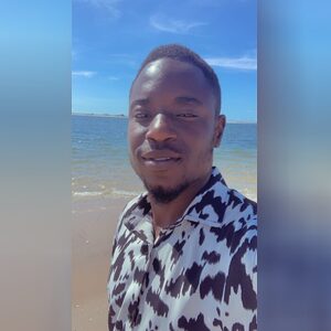 chillin, online dating profile photo