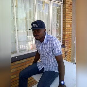 eayomi, online dating profile photo