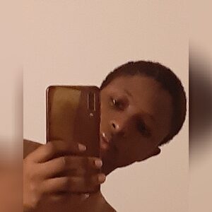 lola_101, online dating profile photo