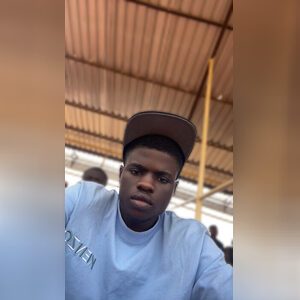 amobi, online dating profile photo