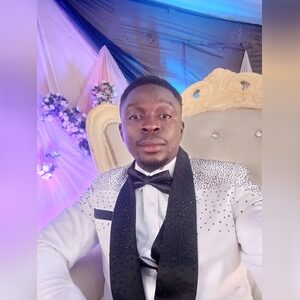 azu, online dating profile photo