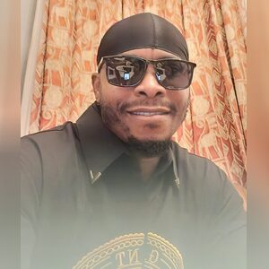 joeanya, online dating profile photo