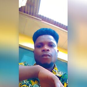 tuyi, online dating profile photo