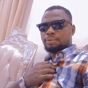 bankky, online dating profile photo