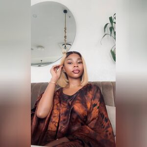 bibi101, online dating profile photo