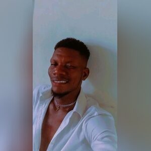 jo_sh, online dating profile photo