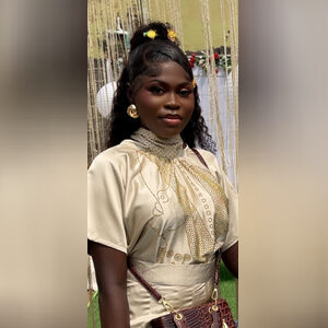 roselynbae, online dating profile photo