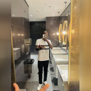 bwin, online dating profile photo