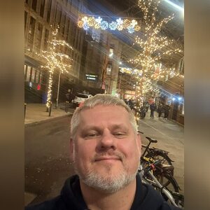 tomasphi, online dating profile photo