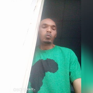 33single, online dating profile photo