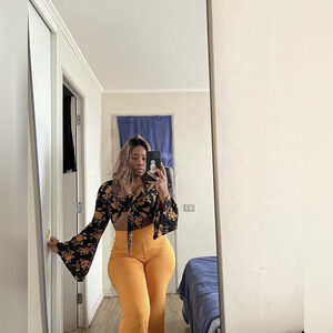 adeorose, online dating profile photo