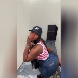 janet_, online dating profile photo