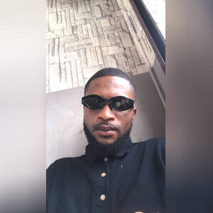 omaze, online dating profile photo