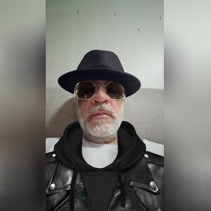 cyrus746, online dating profile photo