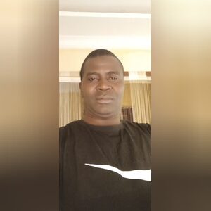 halliru, online dating profile photo