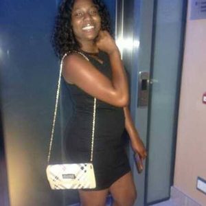 ndeshi90, online dating profile photo